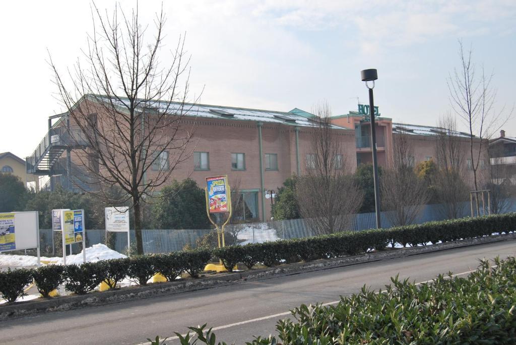 Hotel Vecchia Brianza Seveso Habitación foto